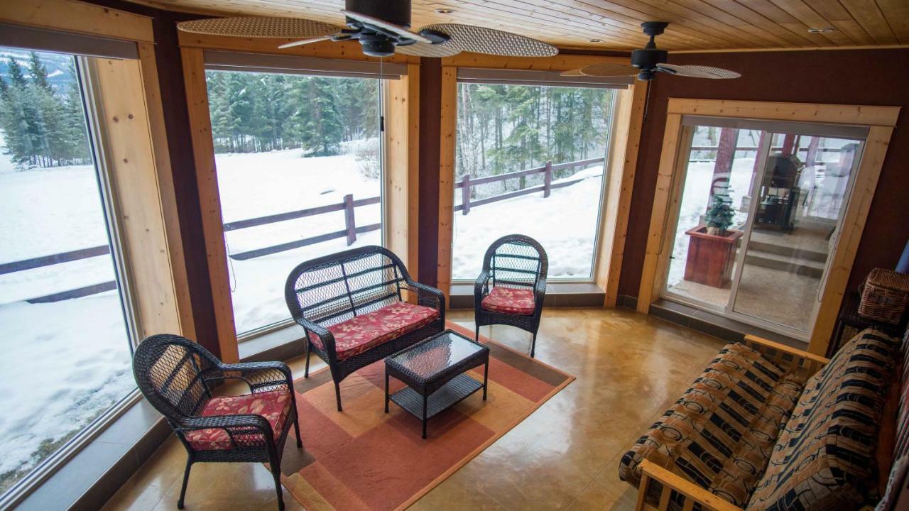 Cedar House Restaurant&Chalets Golden Extérieur photo
